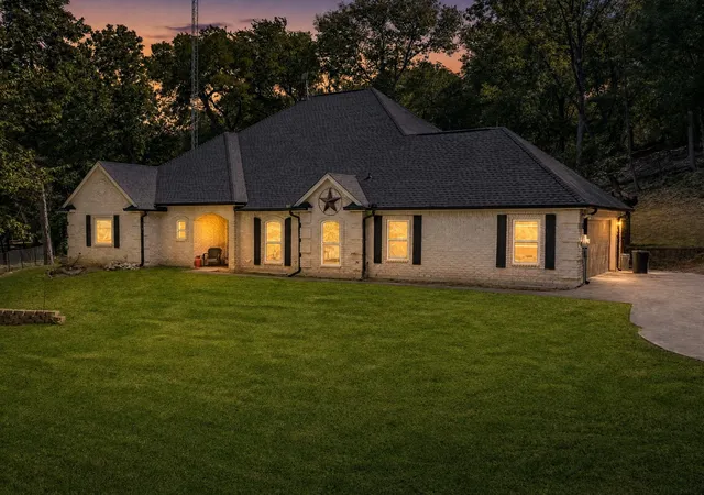 Photo 1 of Single family home for sale at 113 Oak Branch Ct, Waxahachie, TX 75167 | MLS# 21368163 | Listing updated on 2026-09-10