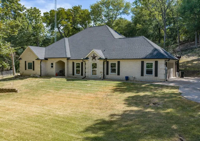 Photo 2 of Single family home for sale at 113 Oak Branch Ct, Waxahachie, TX 75167 | MLS# 21368163 | Listing updated on 2026-09-10