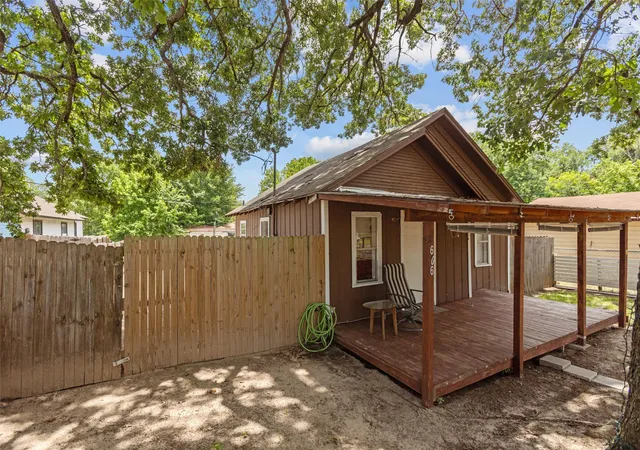 Photo 2 of Single family home for sale at 606 N Needmore St, Athens, TX 75751 | MLS# 21367032 | Listing updated on 2026-09-17
