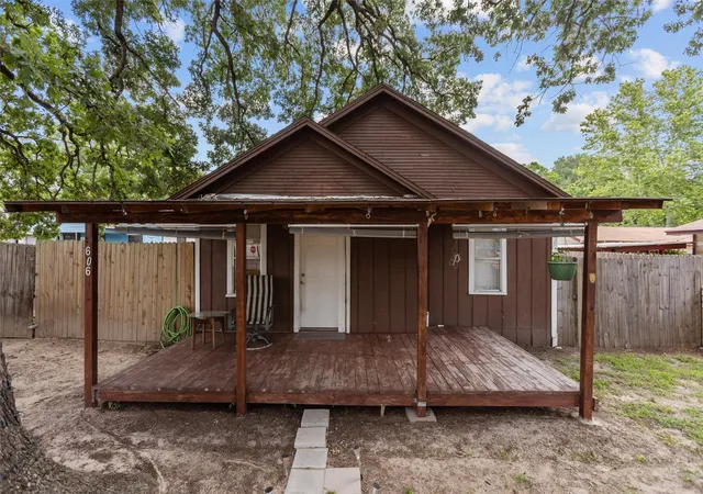 Photo 4 of Single family home for sale at 606 N Needmore St, Athens, TX 75751 | MLS# 21367032 | Listing updated on 2026-09-17