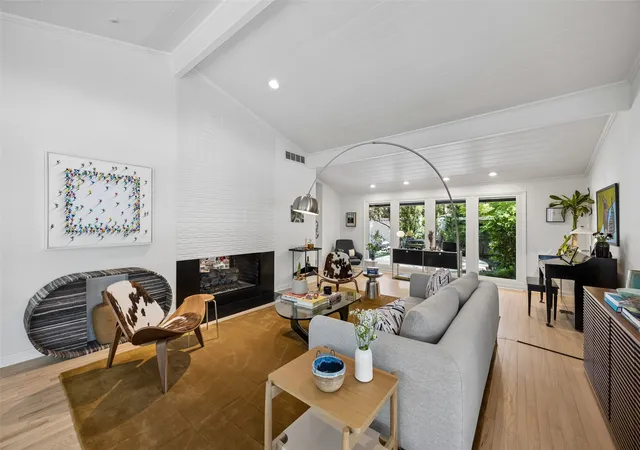 Photo 4 of Sale Pending at 5343 Southern Ave, Dallas, TX 75209 | MLS# 21364458 | Listing updated on 2026-09-12