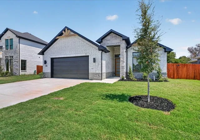 Photo 1 of Single family home for sale at 118 Emma St, Red Oak, TX 75154 | MLS# 21364740 | Listing updated on 2026-09-13