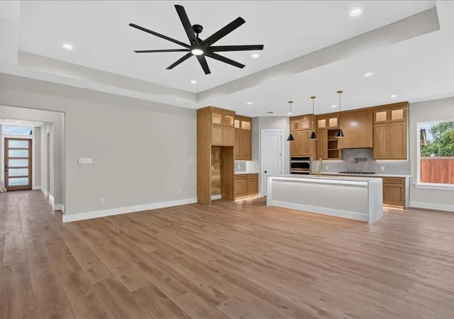 Photo 4 of Single family home for sale at 118 Emma St, Red Oak, TX 75154 | MLS# 21364740 | Listing updated on 2026-09-13