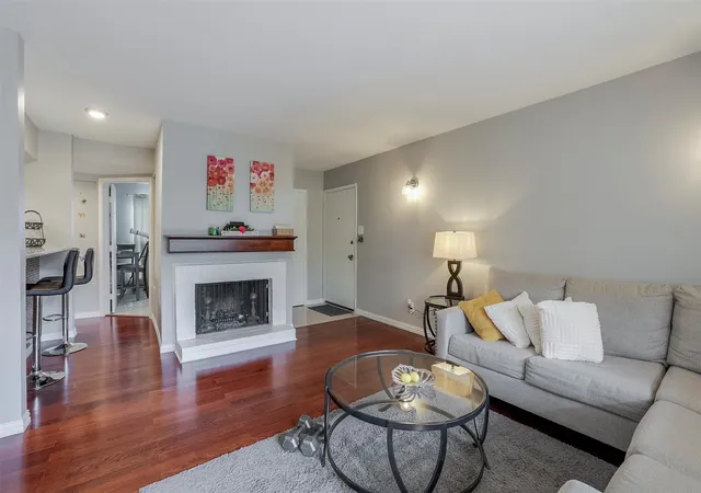 Listing Photo 5 - Condo for sale in building located at 12830 Midway Rd, Dallas, TX 75244 - Unit #2118