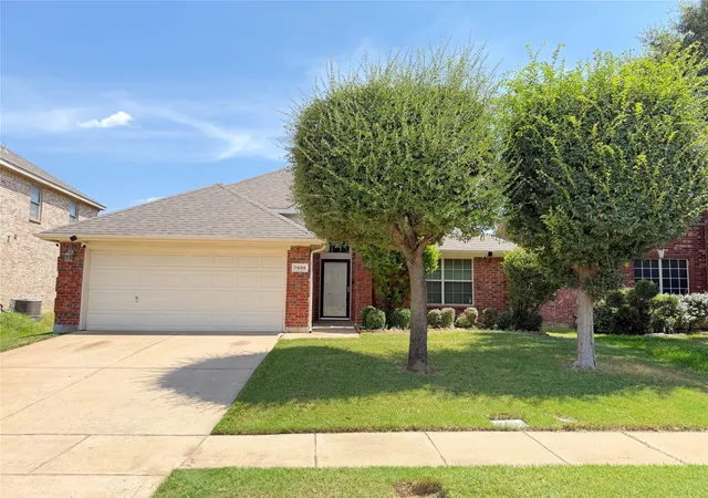 Photo 1 of Single family home for sale at 7806 Quiet Waters Dr, Arlington, TX 76016 | MLS# 21368225 | Listing updated on 2026-09-22