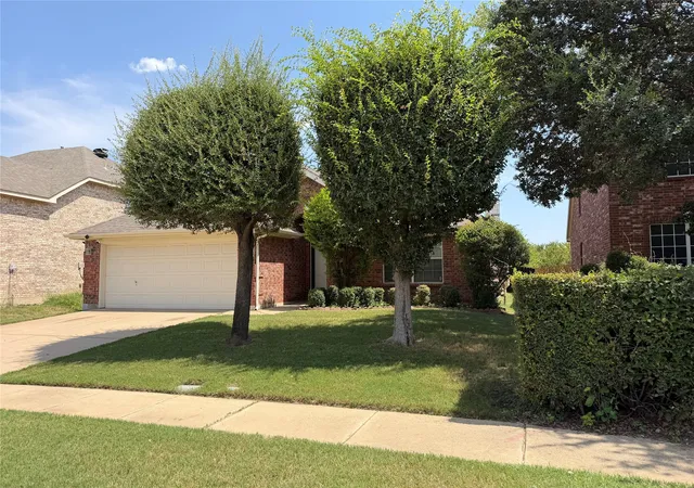 Photo 3 of Single family home for sale at 7806 Quiet Waters Dr, Arlington, TX 76016 | MLS# 21368225 | Listing updated on 2026-09-22