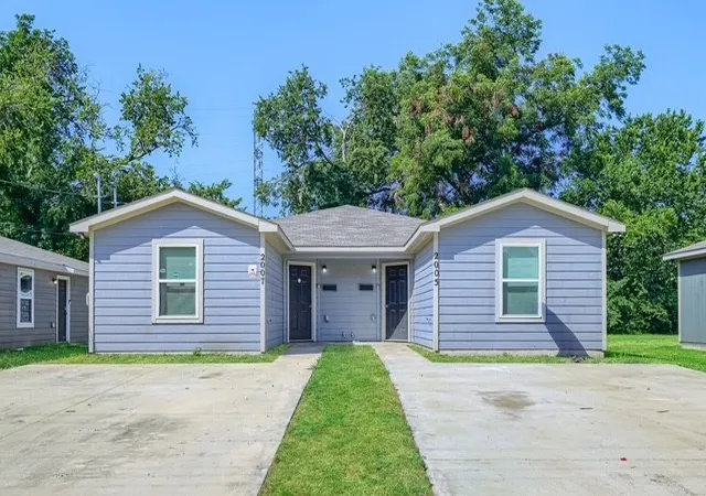 Photo 1 of Multi family home for sale at 2005 2007 Jb Jackson Jr Blvd, Dallas, TX 75210 | MLS# 21365261 | Listing updated on 2026-09-08