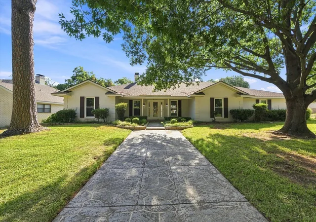 Photo 1 of Single family home for sale at 3113 Westador Dr, Arlington, TX 76015 | MLS# 21366813 | Listing updated on 2026-10-03