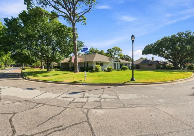 Photo 3 of Single family home for sale at 3113 Westador Dr, Arlington, TX 76015 | MLS# 21366813 | Listing updated on 2026-10-03