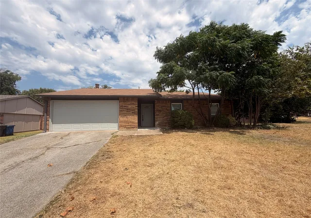 Photo 2 of Single family home for sale at 124 W Way Dr, Allen, TX 75002 | MLS# 21368370 | Listing updated on 2026-10-04