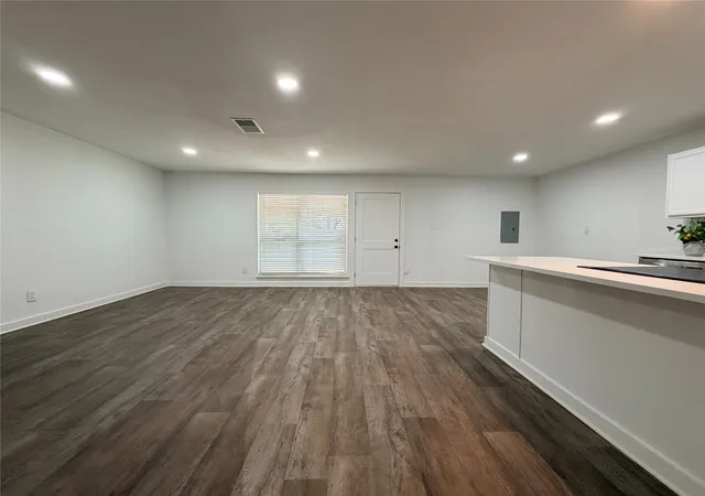 Photo 3 of Single family home for sale at 124 W Way Dr, Allen, TX 75002 | MLS# 21368370 | Listing updated on 2026-10-04