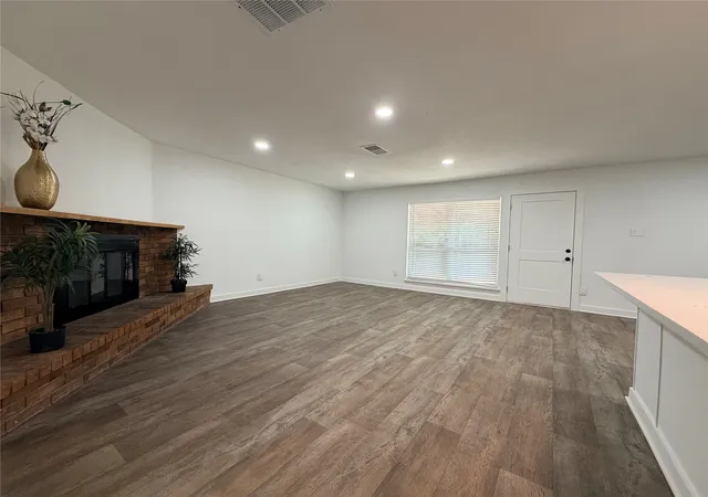 Photo 4 of Single family home for sale at 124 W Way Dr, Allen, TX 75002 | MLS# 21368370 | Listing updated on 2026-10-04