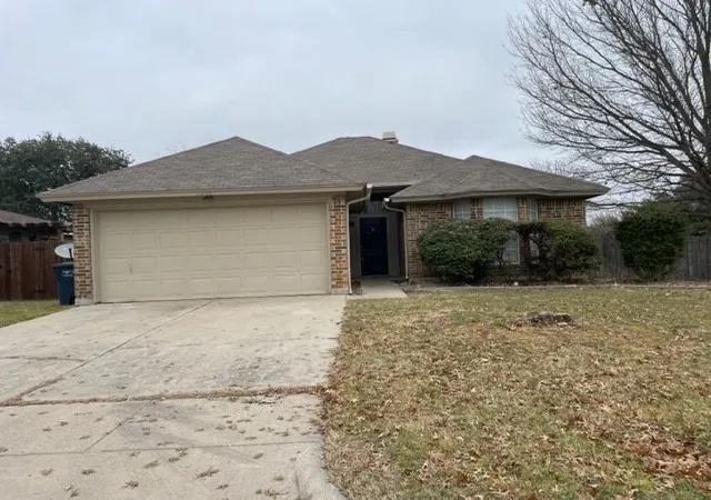 Photo 1 of Sale Pending at 5800 Stone Meadow Ln, Fort Worth, TX 76179 | MLS# 21366481 | Listing updated on 2026-09-09