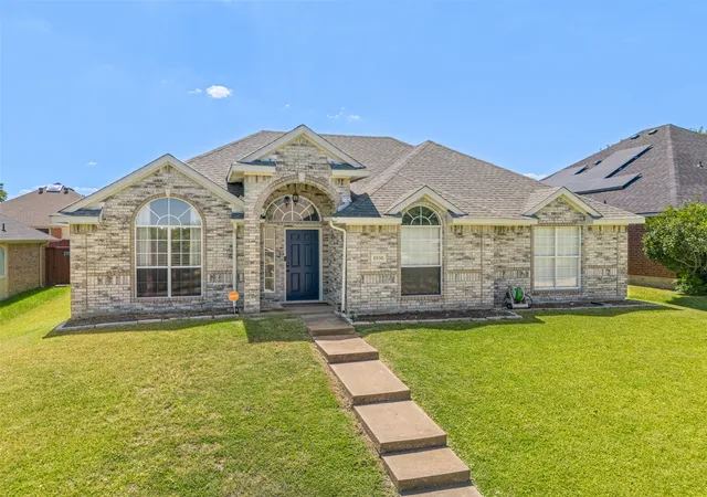 Photo 2 of Single family home for sale at 1938 Woodglen Dr, Mesquite, TX 75149 | MLS# 21362427 | Listing updated on 2026-09-08