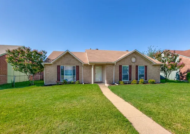 Photo 3 of Single family home for sale at 2906 Western Dr, Garland, TX 75042 | MLS# 21368435 | Listing updated on 2026-09-14