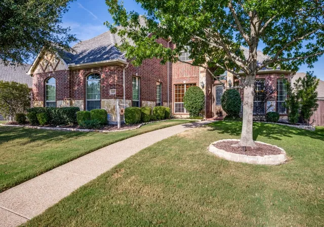 Photo 1 of Sale Pending at 2415 Strathfield Ln, Trophy Club, TX 76262 | MLS# 21367481 | Listing updated on 2026-09-11