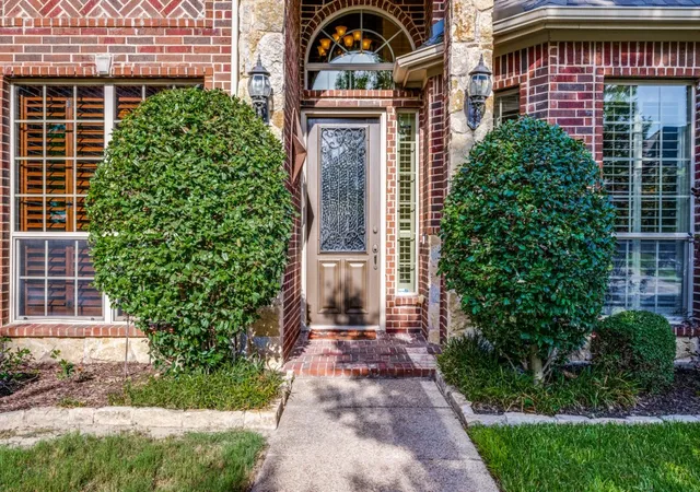 Photo 3 of Sale Pending at 2415 Strathfield Ln, Trophy Club, TX 76262 | MLS# 21367481 | Listing updated on 2026-09-11