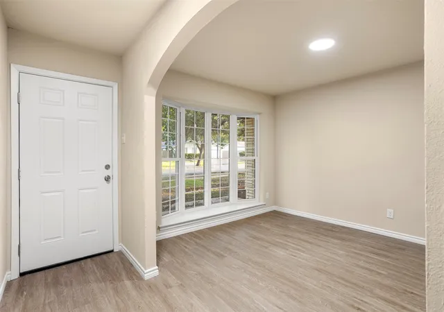 Photo 3 of Single family home for sale at 509 E Williamsburg Manor, Arlington, TX 76014 | MLS# 21367859 | Listing updated on 2026-09-13