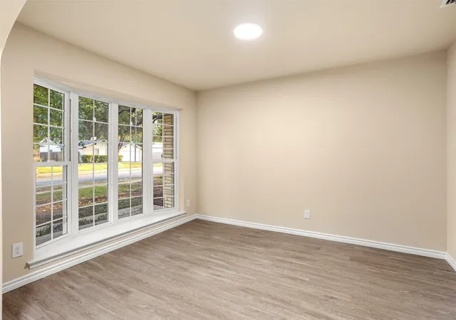 Photo 3 of Single family home for sale at 509 E Williamsburg Manor, Arlington, TX 76014 | MLS# 21367859 | Listing updated on 2026-09-13