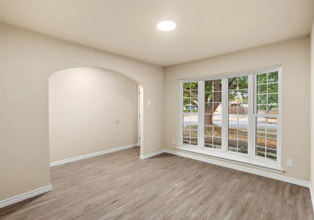 Photo 4 of Single family home for sale at 509 E Williamsburg Manor, Arlington, TX 76014 | MLS# 21367859 | Listing updated on 2026-09-13