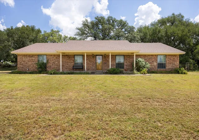 Photo 2 of Single family home for sale at 2952 State Hwy 144, Glen Rose, TX 76043 | MLS# 21280921 | Listing updated on 2026-09-10
