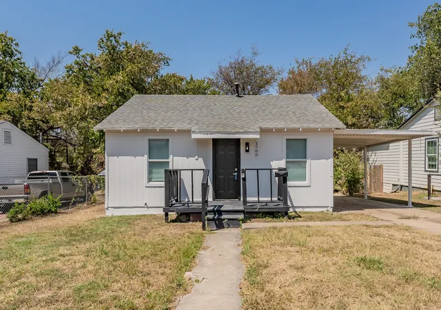 Single family home for sale at 1700 Andrew Ave, Fort Worth, TX 76105 | MLS# 21368491