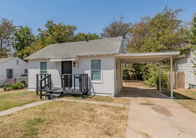 Photo 3 of Single family home for sale at 1700 Andrew Ave, Fort Worth, TX 76105 | MLS# 21368491 | Listing updated on 2026-09-08