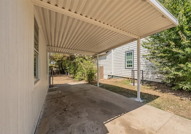 Photo 4 of Single family home for sale at 1700 Andrew Ave, Fort Worth, TX 76105 | MLS# 21368491 | Listing updated on 2026-09-23
