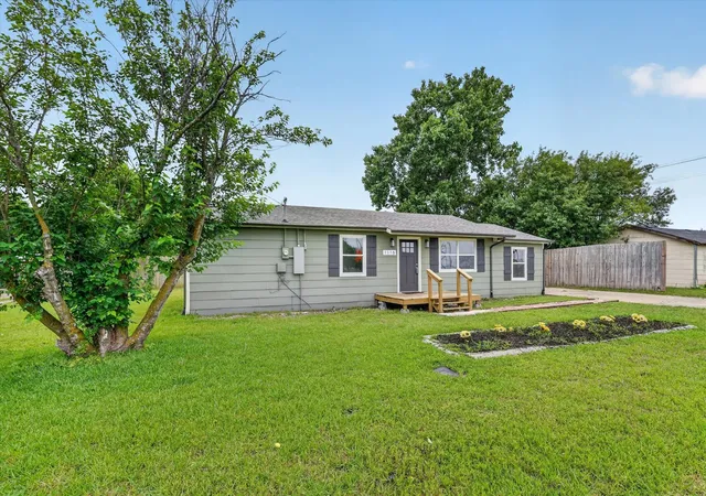 Photo 3 of Sale Pending at 1116 Bozman Rd, Wylie, TX 75098 | MLS# 21368523 | Listing updated on 2026-09-14