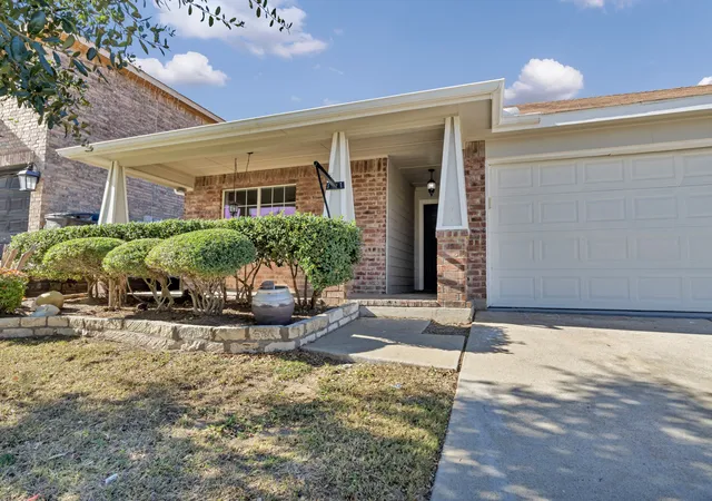 Photo 1 of Single family home for sale at 341 Windy Hill Ln, Fort Worth, TX 76108 | MLS# 21368581 | Listing updated on 2026-09-14