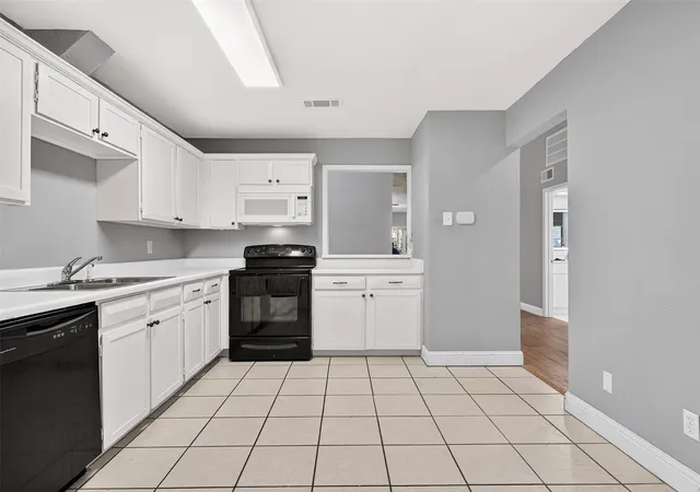Photo 4 of Townhouse for sale at 817 Pebble Beach Dr, Garland, TX 75043 | MLS# 21368608 | Listing updated on 2026-09-16