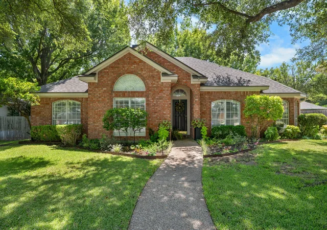 Photo 1 of Single family home for sale at 9604 Yellowstone Rd, Waco, TX 76712 | MLS# 21368634 | Listing updated on 2026-09-21