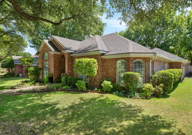 Photo 3 of Single family home for sale at 9604 Yellowstone Rd, Waco, TX 76712 | MLS# 21368634 | Listing updated on 2026-09-21