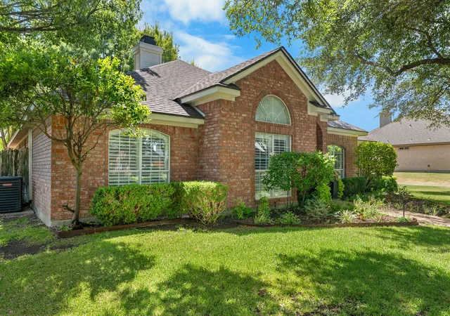 Photo 3 of Single family home for sale at 9604 Yellowstone Rd, Waco, TX 76712 | MLS# 21368634 | Listing updated on 2026-09-21