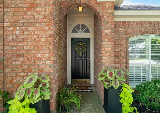 Photo 4 of Single family home for sale at 9604 Yellowstone Rd, Waco, TX 76712 | MLS# 21368634 | Listing updated on 2026-09-21