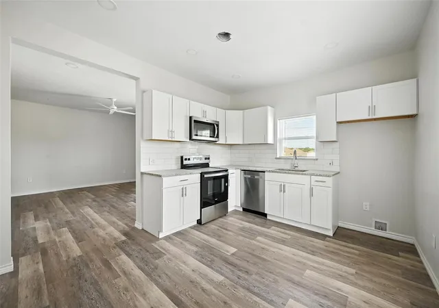 Photo 2 of Single family home for sale at 412 3rd St, Whitesboro, TX 76273 | MLS# 21368226 | Listing updated on 2026-09-10