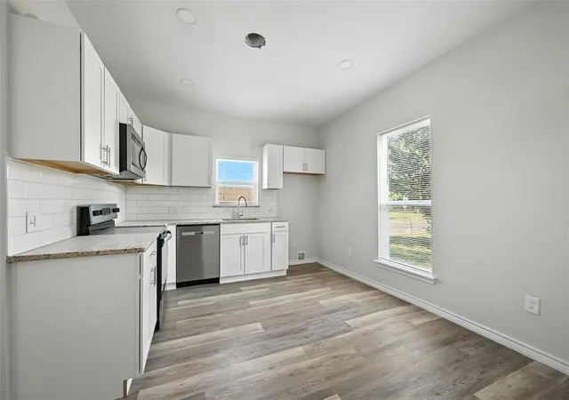 Photo 3 of Single family home for sale at 412 3rd St, Whitesboro, TX 76273 | MLS# 21368226 | Listing updated on 2026-09-10