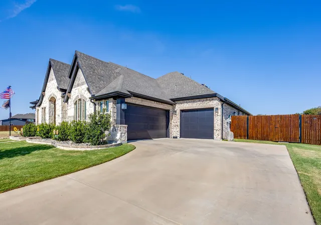 Photo 4 of Sale Pending at 340 Trail Dust Dr, Godley, TX 76044 | MLS# 21367933 | Listing updated on 2026-09-15