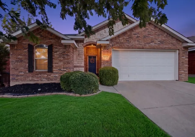 Photo 1 of Single family home for sale at 4724 Waterford Dr, Fort Worth, TX 76179 | MLS# 21368681 | Listing updated on 2026-09-14