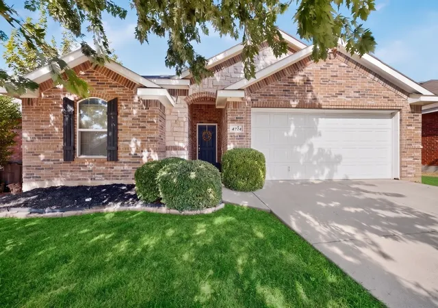 Photo 2 of Single family home for sale at 4724 Waterford Dr, Fort Worth, TX 76179 | MLS# 21368681 | Listing updated on 2026-09-14