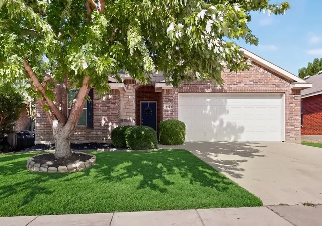 Photo 3 of Single family home for sale at 4724 Waterford Dr, Fort Worth, TX 76179 | MLS# 21368681 | Listing updated on 2026-09-14