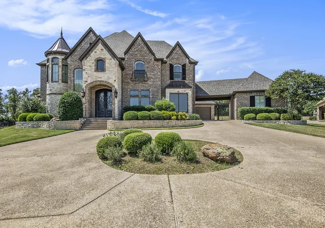Photo 3 of Single family home for sale at 6909 Heritage Oaks Dr, Mansfield, TX 76063 | MLS# 21368185 | Listing updated on 2026-10-06