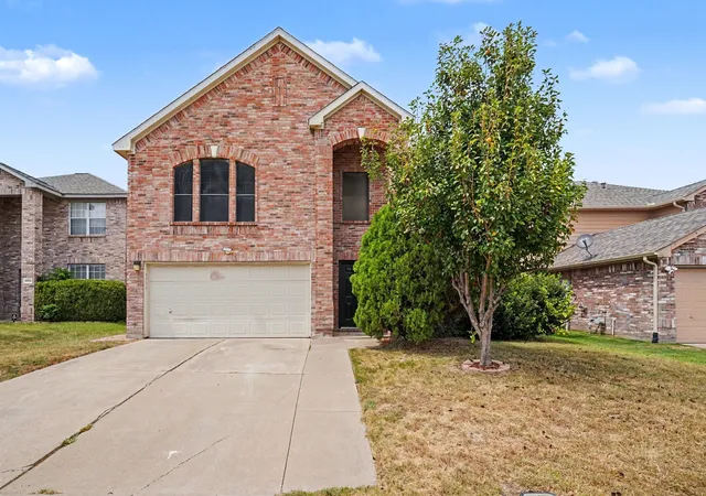 Photo 1 of Single family home for sale at 4800 Sleepy Ridge Cir, Fort Worth, TX 76133 | MLS# 21368448 | Listing updated on 2026-09-12