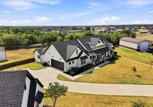 Photo 2 of Single family home for sale at 21 Reid Ct, Waxahachie, TX 75167 | MLS# 21368642 | Listing updated on 2026-09-19