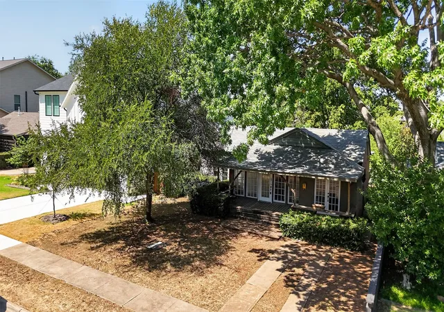 Photo 3 of Sale Pending at 8507 Lakemont Dr, Dallas, TX 75209 | MLS# 21366692 | Listing updated on 2026-09-09