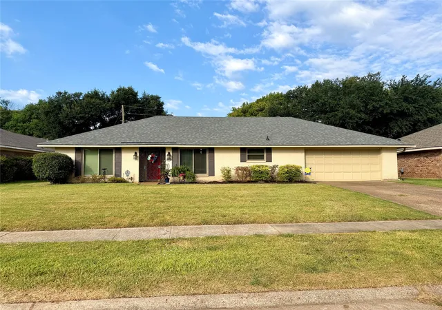 Photo 1 of Single family home for sale at 7514 Camelback Dr, Shreveport, LA 71105 | MLS# 21368783 | Listing updated on 2026-09-11