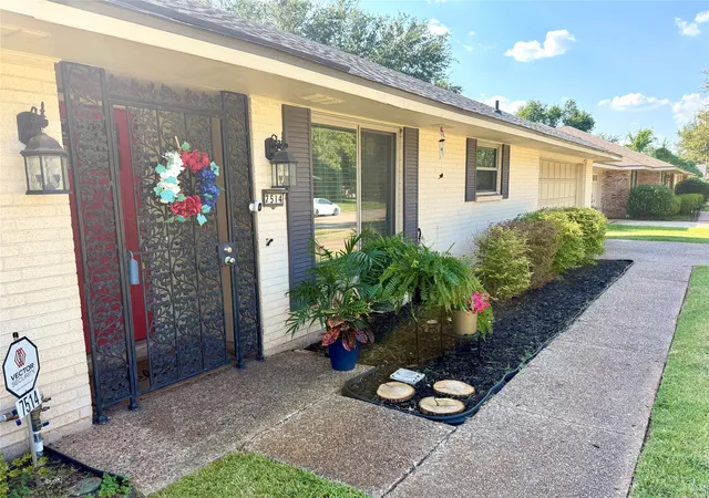 Photo 2 of Single family home for sale at 7514 Camelback Dr, Shreveport, LA 71105 | MLS# 21368783 | Listing updated on 2026-09-11