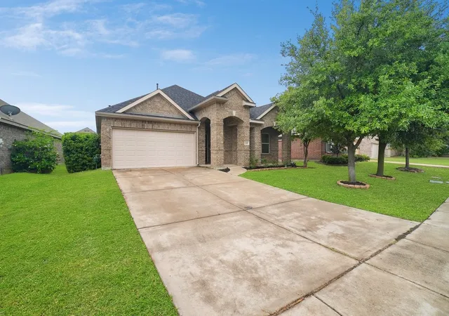 Photo 1 of Sale Pending at 1400 Villa Paloma Blvd, Little Elm, TX 75068 | MLS# 21368591 | Listing updated on 2026-09-13