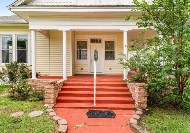 Photo 3 of Sale Pending at 2967 S Old Robinson Rd, Robinson, TX 76655 | MLS# 21368875 | Listing updated on 2026-09-12