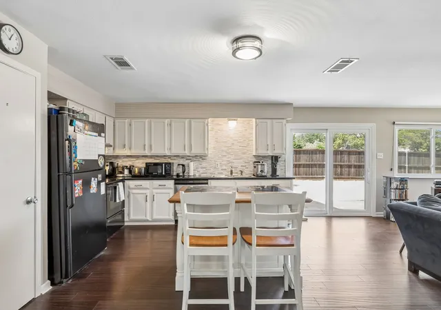 Photo 2 of Single family home for sale at 1809 Windsong Trl, Richardson, TX 75081 | MLS# 21367195 | Listing updated on 2026-09-11